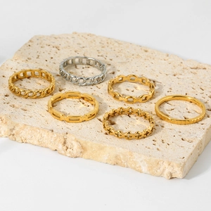 Set di anelli vintage in acciaio al titanio placcato oro 18K con croce e catena