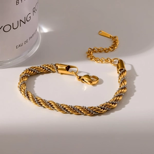 Fashionable two-tone twisted chain bracelet in 18K gold plated stainless steel with clasp