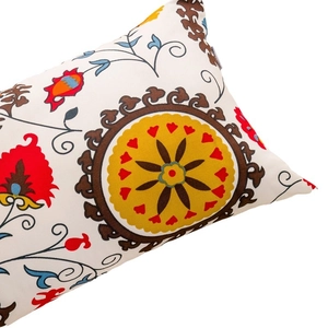 Housse de coussin bohème avec motifs de tournesols colorés sur tissu en coton blanc