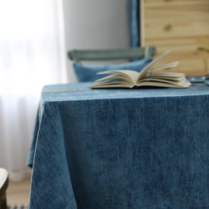 Donkerblauw Noords rechthoekig tafelkleed van dik dubbelzijdig fluweel met borduursel