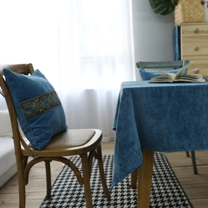Noordse klassieke blauwe fluwelen tafelkleed met geborduurd bohemien kussen set