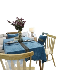 Klassiek Noords blauw geborduurd fluwelen rechthoekig tafelkleed met kwastjes decor