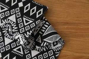 Detailed close-up of woven Nordic geometric pattern on a cotton linen heat insulation mat