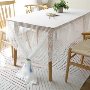 Nappe élégante en dentelle blanche avec motifs floraux creux pour table de style nordique