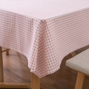 Roze en wit geblokt linnen tafelkleed voor eettafels met een rustieke landelijke stijl