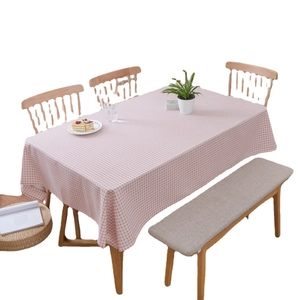 Roze en wit geruite linnen tafelkleed in pastorale stijl voor de eetkamer decoratie