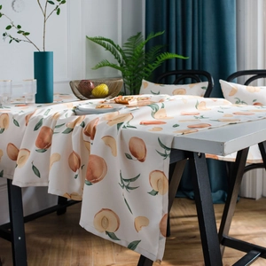 Rechteckige Tischdecke im nordischen Stil mit realistischem Pfirsichdruck auf Baumwollleinen