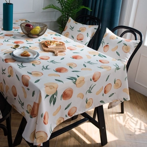 Nordische rechteckige Tischdecke mit Pfirsichmuster und passenden Kissen für das Esszimmer