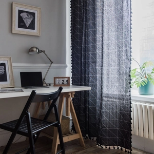 Rideau géométrique moderne en coton et lin avec pompons pour une déco minimaliste