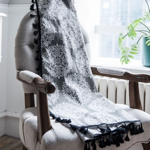 Rideau gris en coton et lin avec motif floral et franges noires pour fenêtres de cuisine