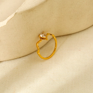 18K gold plated stainless steel wave ring featuring a heart-shaped zircon stone