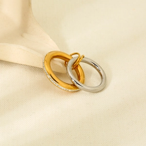 Double-layered 18K gold plated stainless steel ring with pavé diamonds on textured fabric