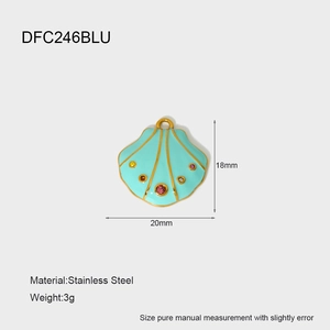 Blauer Emaille Muschel-Anhänger aus vergoldetem Edelstahl mit bunten kleinen Edelsteinen