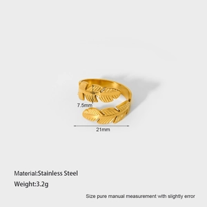 Detailed close-up showing 18K gold leaf ring dimensions 7.5mm and 21mm size