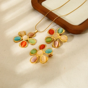 Conjunto de joyas de acero inoxidable chapado en oro 18K con flores de ojo de gato