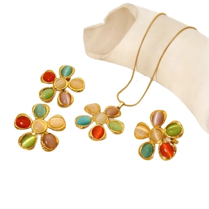 Conjunto de joyas de flores bañadas en oro 18K con piedras ojo de gato y cadena de acero