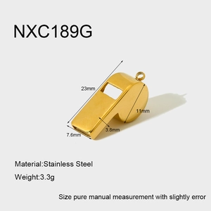 Vue détaillée du pendentif sifflet en acier doré de 3,3g avec dimensions 23x11mm