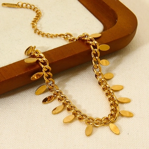 Bracciale in acciaio inossidabile placcato oro 18K con nappe a foglia per le donne