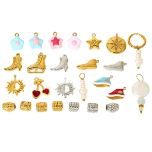 Surtido de dijes DIY de acero inoxidable bañados en oro de 18K con perlas y esmalte de colores