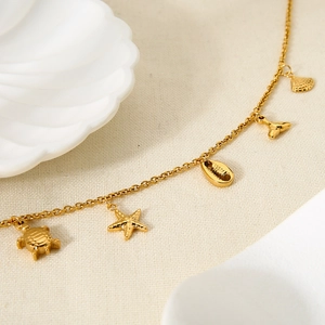 Collana in acciaio inossidabile dorato con ciondoli tartaruga, stella marina e conchiglie