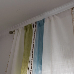Rideau de ferme en patchwork vertical avec broderie et glands bleu vert blanc