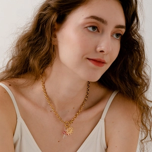 Collana a catena spessa in acciaio inossidabile placcato oro 18K con ciondoli sole e fungo