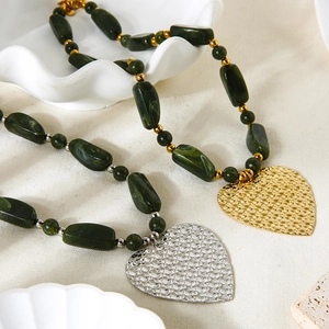 Large Hammered Heart Pendant Emerald Green Acrylic Beaded Necklace Stainless Steel Gold Silver Choker For Women Vintage Jewelry