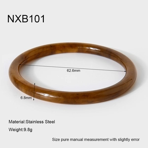 Spécifications détaillées du bracelet en résine ambre avec diamètre 62,6mm et poids 9,8g