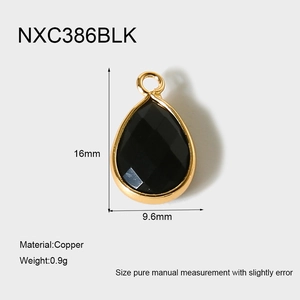 Pendentif goutte en pierre noire détaillée en cuivre plaqué or 18 carats chic