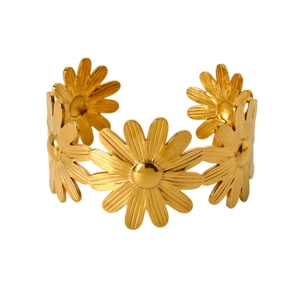 Elegant 18K gold plated stainless steel open bangle featuring layered daisy flower motifs