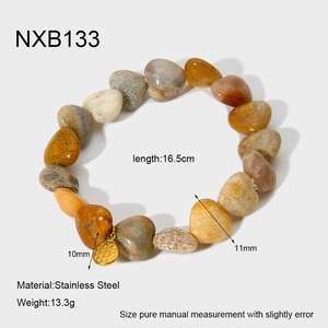 Detail of natural agate heart stone bracelet with gold stainless steel pendant and sizing