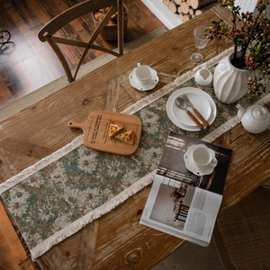 Runner da tavolo vintage jacquard con motivo floreale verde scuro e nappe decorative