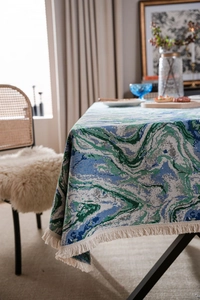 Detailed view of the thick jacquard tablecloth with ink marble pattern and beige tassels