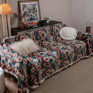 Floral jacquard sofa throw blanket with decorative fringe in American vintage country style