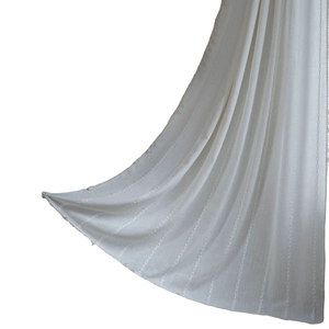 Tessuto per tende verdi a righe ricamate con trame a maglia ed elegante drappeggio