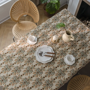 Rechteckige Tischdecke mit floralem Jacquard und Fransen für elegante Esstischdekoration