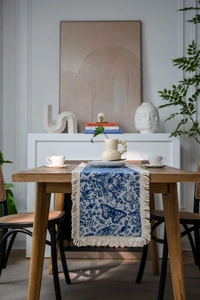 Runner da tavola jacquard a farfalla blu con eleganti nappe a frangia laterali