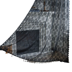 Tenda in pizzo nero con ricamo floreale jacquard e bordi decorati con eleganti frange
