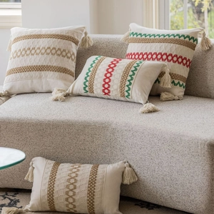 Cuscino da divano jacquard bohémien con ricamo geometrico e nappe con frange