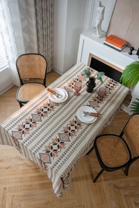 Détail de la nappe jacquard rétro bohème avec une texture épaisse et motifs