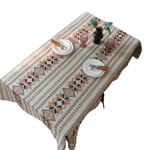 Nappe jacquard bohème avec motifs ethniques marrons sur tissu beige épais de qualité