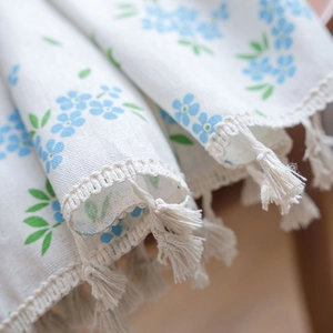 Rideaux à fleurs bleues avec pompons en coton et lin respirant pour fenêtres de salon