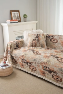 Détail d'une couverture jacquard bohème avec franges et motifs d'anneaux abstraits