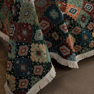 Retro jacquard diamond pattern sofa throw blanket with tassels in vintage green and red