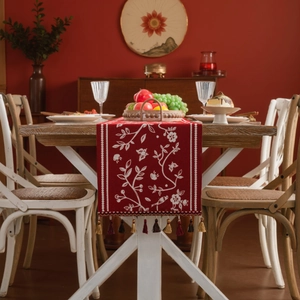 Chinese Vintage Red Jacquard Table Runner With Tassels Floral Bird Blessing Pattern Polyester Table Linen For Wedding Holiday Home Table Decoration
