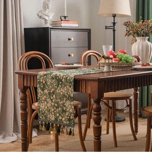 Floral table runner with green pastoral jacquard patterns and elegant hanging tassels