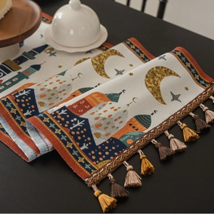 Runner da tavola stile americano con motivi di moschee e nappe decorative