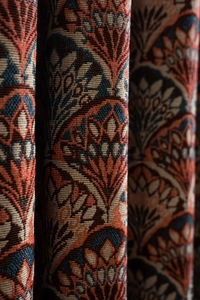 Makroaufnahme von Jacquard-Vorhangstoff mit Bohème-Muster und dicker Webstruktur