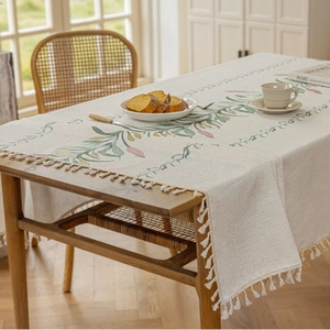 Moderne rechteckige Tischdecke mit Blumenstickerei und Quastenbesatz für Esstische