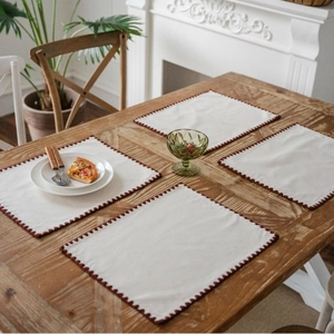Set of 4 minimalist linen placemats with embroidered scalloped edges for dining decor